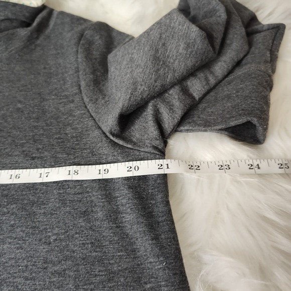 Talbots Womens Sweatshirt Turtleneck Oversized Size Med Gray with Creme Accents - Picture 4 of 6
